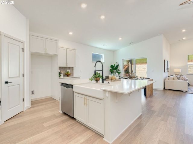 1127 W 15TH St, La Center, WA 98629