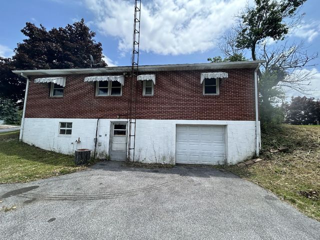761 WARM SPRING RD, Chambersburg, PA 17202