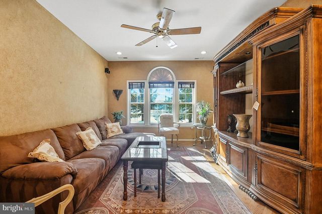 61 LEGACY OAKS DR, Richboro, PA 18954