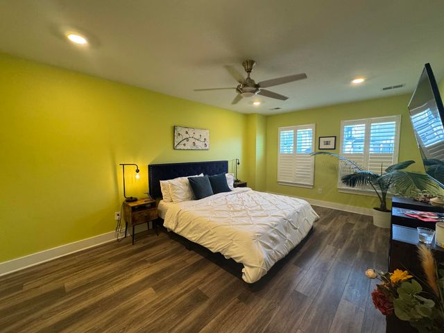 4581 Mixson Avenue, North Charleston, SC 29405