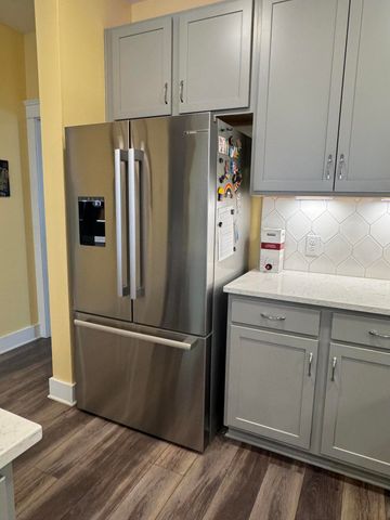 4581 Mixson Avenue, North Charleston, SC 29405