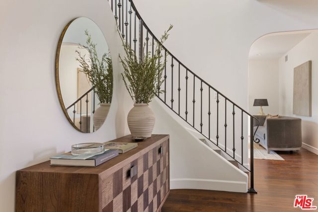 18322 Columbus Circle, Tarzana (los Angeles), CA 91356