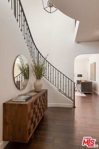 18322 Columbus Circle, Tarzana (los Angeles), CA 91356