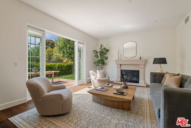 18322 Columbus Circle, Tarzana (los Angeles), CA 91356