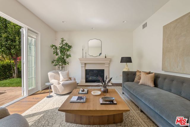 18322 Columbus Circle, Tarzana (los Angeles), CA 91356
