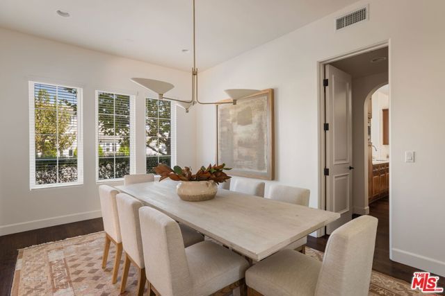18322 Columbus Circle, Tarzana (los Angeles), CA 91356