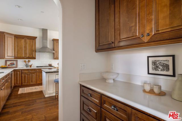 18322 Columbus Circle, Tarzana (los Angeles), CA 91356