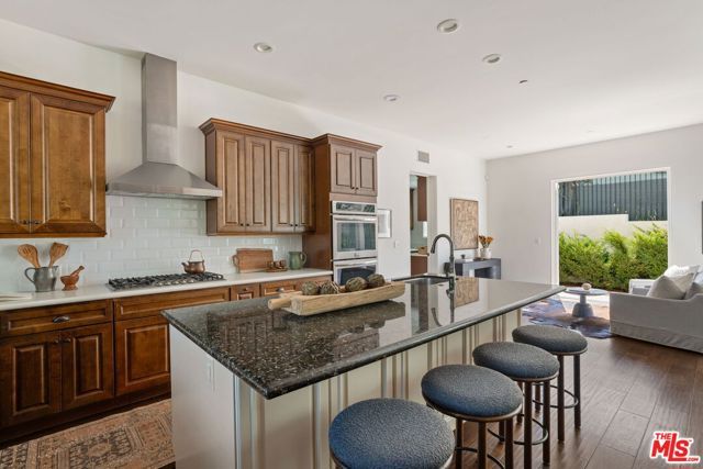 18322 Columbus Circle, Tarzana (los Angeles), CA 91356