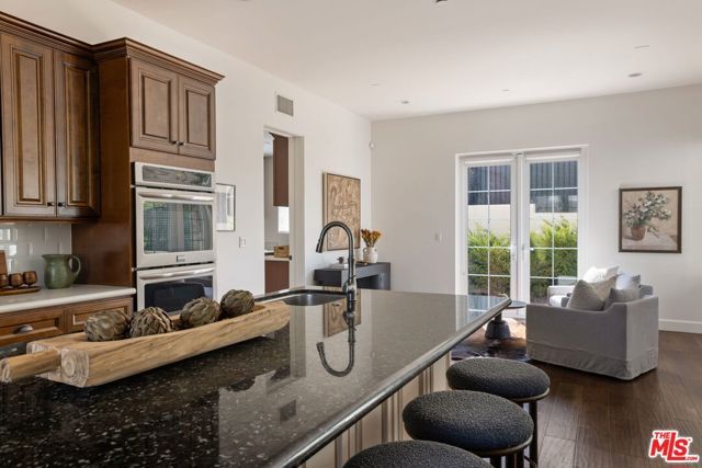 18322 Columbus Circle, Tarzana (los Angeles), CA 91356