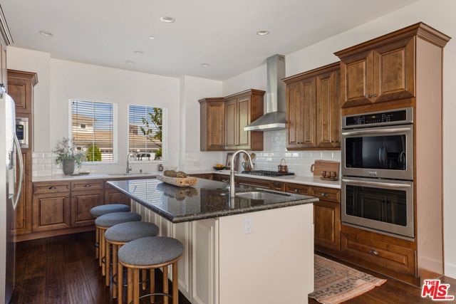 18322 Columbus Circle, Tarzana (los Angeles), CA 91356
