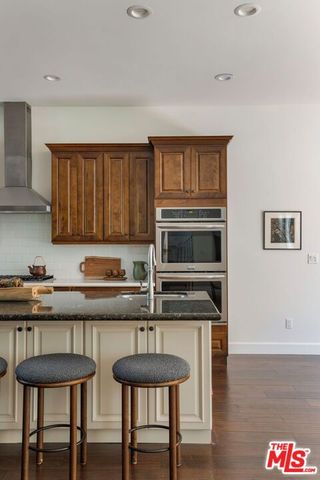 18322 Columbus Circle, Tarzana (los Angeles), CA 91356