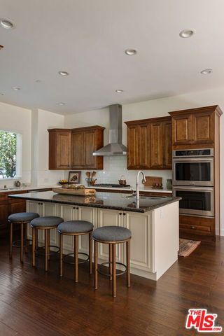 18322 Columbus Circle, Tarzana (los Angeles), CA 91356