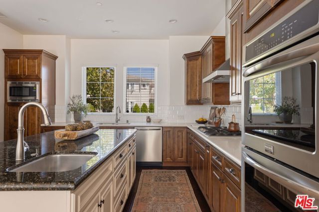 18322 Columbus Circle, Tarzana (los Angeles), CA 91356