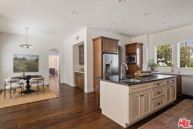 18322 Columbus Circle, Tarzana (los Angeles), CA 91356