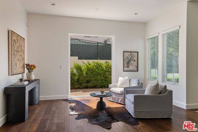 18322 Columbus Circle, Tarzana (los Angeles), CA 91356