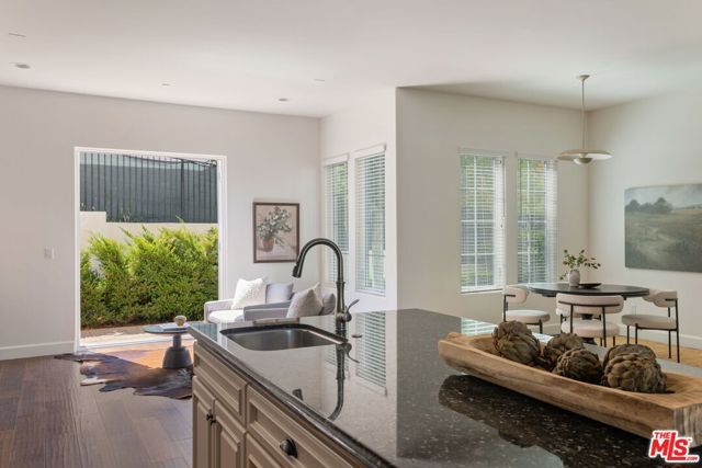 18322 Columbus Circle, Tarzana (los Angeles), CA 91356