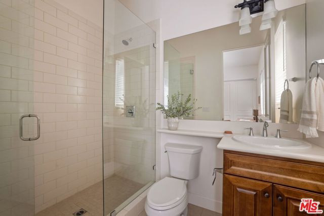 18322 Columbus Circle, Tarzana (los Angeles), CA 91356
