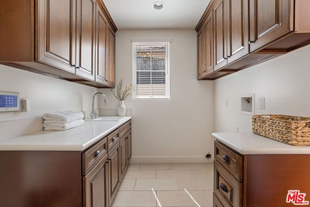 18322 Columbus Circle, Tarzana (los Angeles), CA 91356