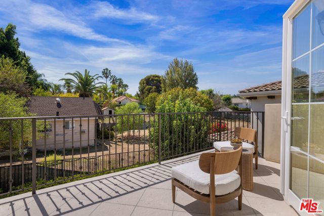 18322 Columbus Circle, Tarzana (los Angeles), CA 91356