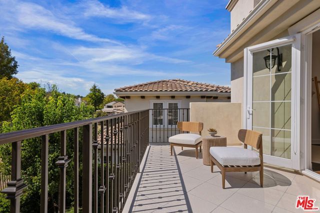 18322 Columbus Circle, Tarzana (los Angeles), CA 91356