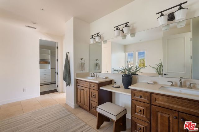 18322 Columbus Circle, Tarzana (los Angeles), CA 91356