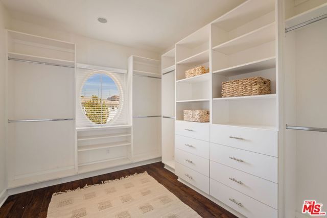 18322 Columbus Circle, Tarzana (los Angeles), CA 91356