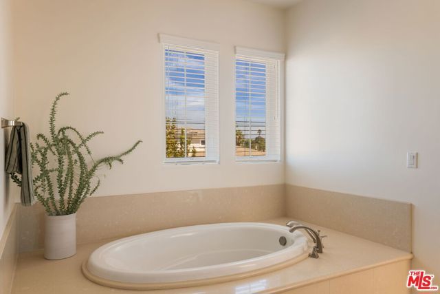 18322 Columbus Circle, Tarzana (los Angeles), CA 91356