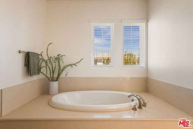 18322 Columbus Circle, Tarzana (los Angeles), CA 91356