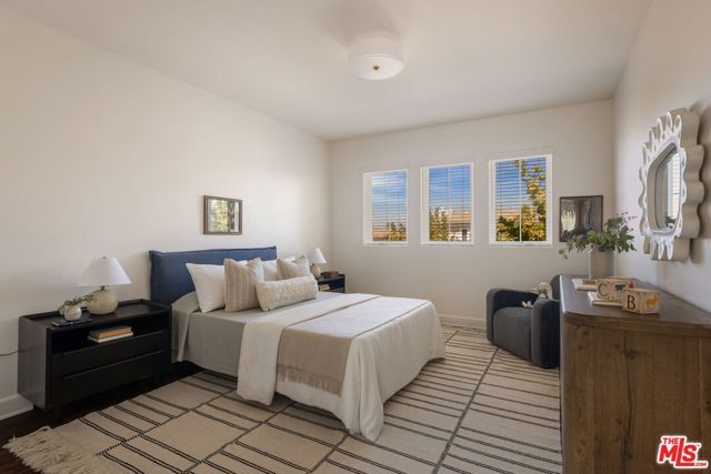 18322 Columbus Circle, Tarzana (los Angeles), CA 91356