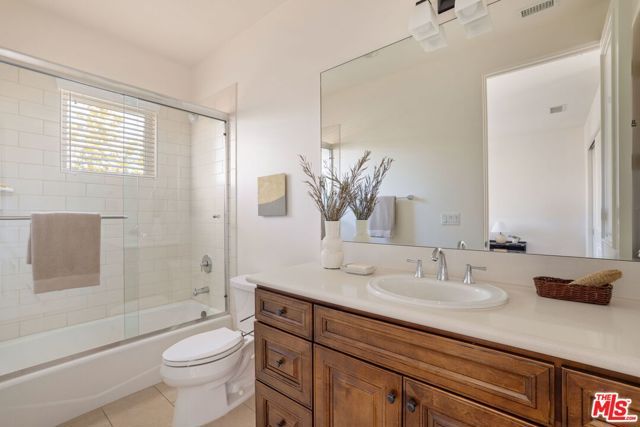18322 Columbus Circle, Tarzana (los Angeles), CA 91356
