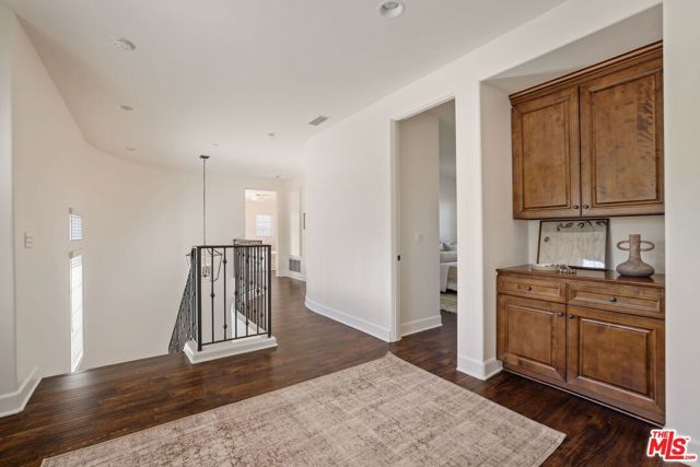 18322 Columbus Circle, Tarzana (los Angeles), CA 91356