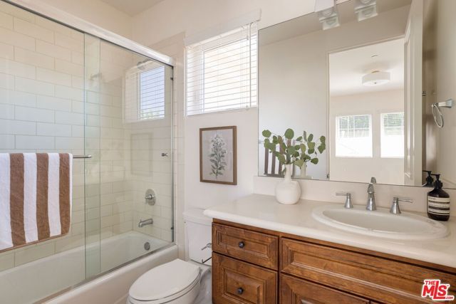 18322 Columbus Circle, Tarzana (los Angeles), CA 91356