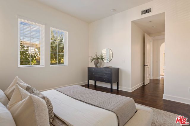 18322 Columbus Circle, Tarzana (los Angeles), CA 91356