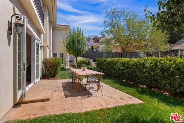 18322 Columbus Circle, Tarzana (los Angeles), CA 91356