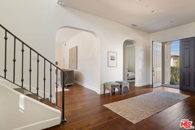 18322 Columbus Circle, Tarzana (los Angeles), CA 91356