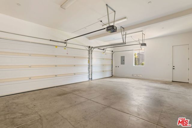 18322 Columbus Circle, Tarzana (los Angeles), CA 91356
