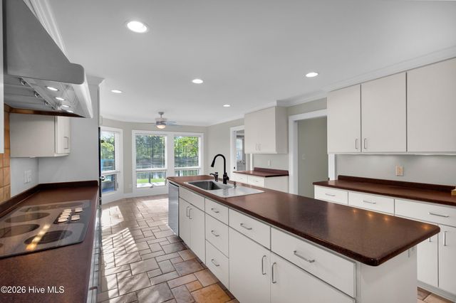 7000 Club House Drive, New Bern, NC 28562