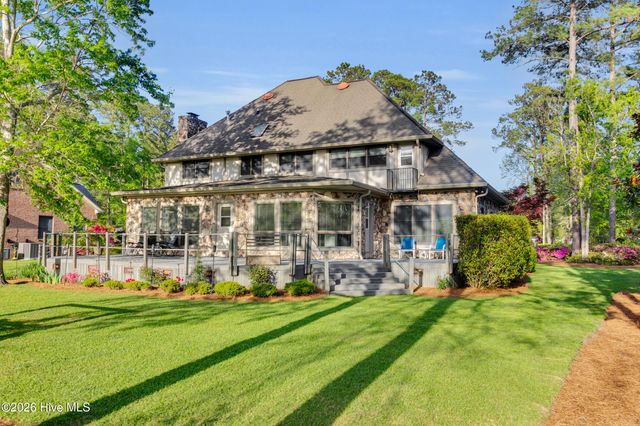 7000 Club House Drive, New Bern, NC 28562