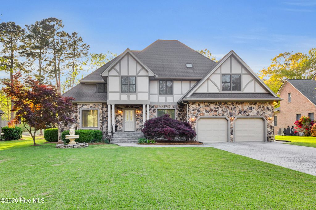 7000 Club House Drive, New Bern, NC 28562