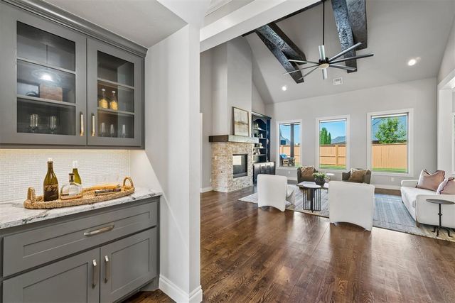 15205 Kestral Lake Drive, Edmond, OK 73013