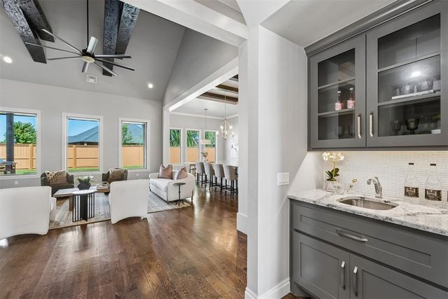 15205 Kestral Lake Drive, Edmond, OK 73013