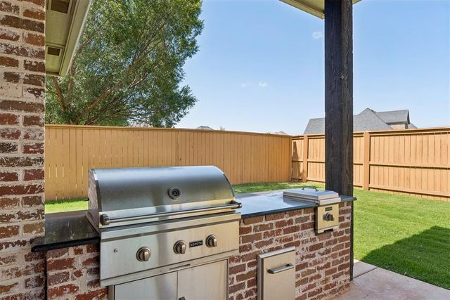 15205 Kestral Lake Drive, Edmond, OK 73013