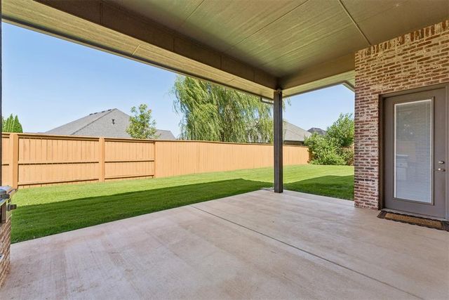 15205 Kestral Lake Drive, Edmond, OK 73013