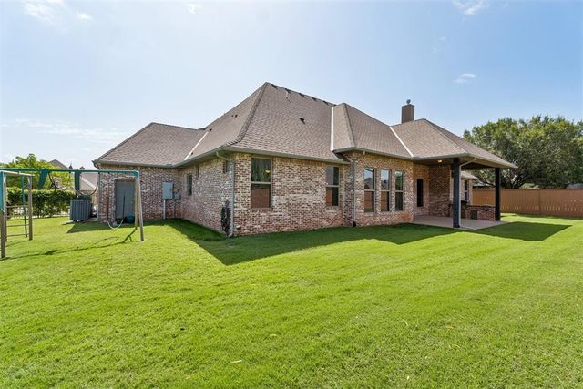 15205 Kestral Lake Drive, Edmond, OK 73013