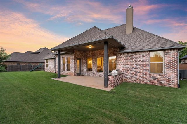 15205 Kestral Lake Drive, Edmond, OK 73013