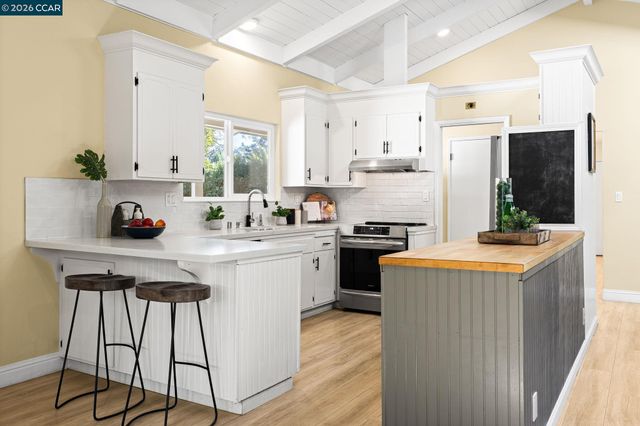 55 Normandy Ln, Walnut Creek, CA 94598