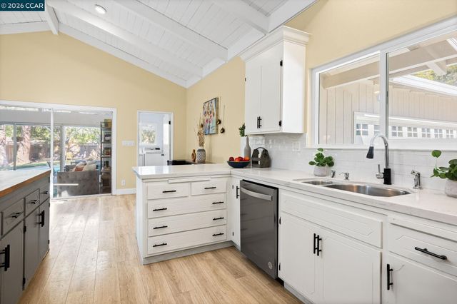 55 Normandy Ln, Walnut Creek, CA 94598