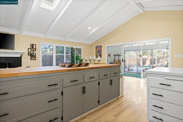 55 Normandy Ln, Walnut Creek, CA 94598