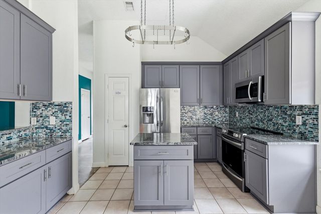 800 Tablerock Way, Lewisville, TX 75077
