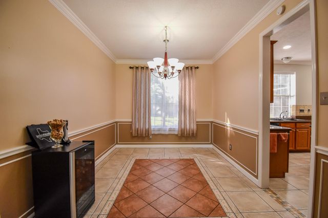 106 Plum Circle, Lake Jackson, TX 77566